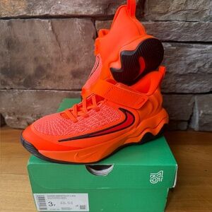 NIB/New Nike Boy’s Giannis Immortality-4 shoes size 3Y